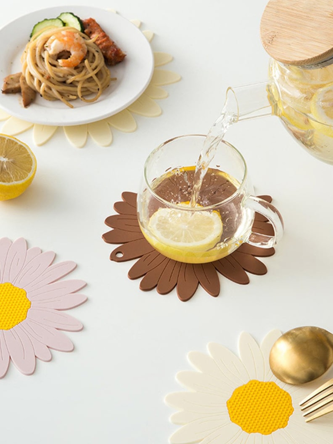 

P-Plus International Yellow & Brown 4 Pieces Sunflower Shaped Coasters