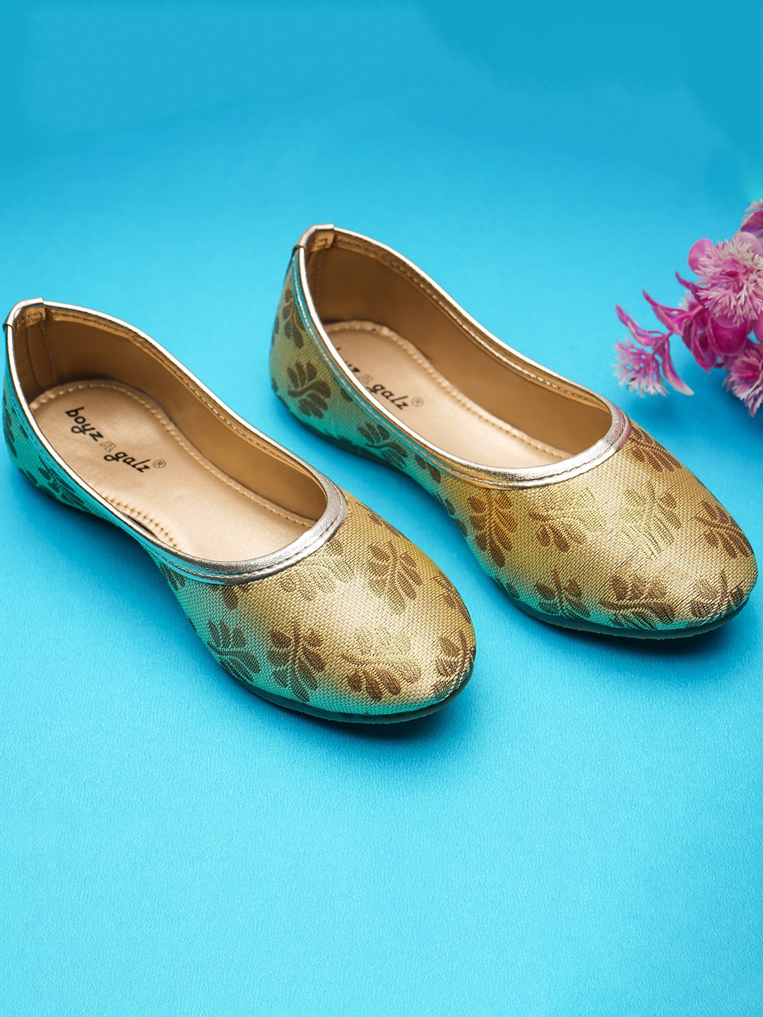 

BOYZ N GALZ Girls Woven Design Ethnic Mojaris, Gold