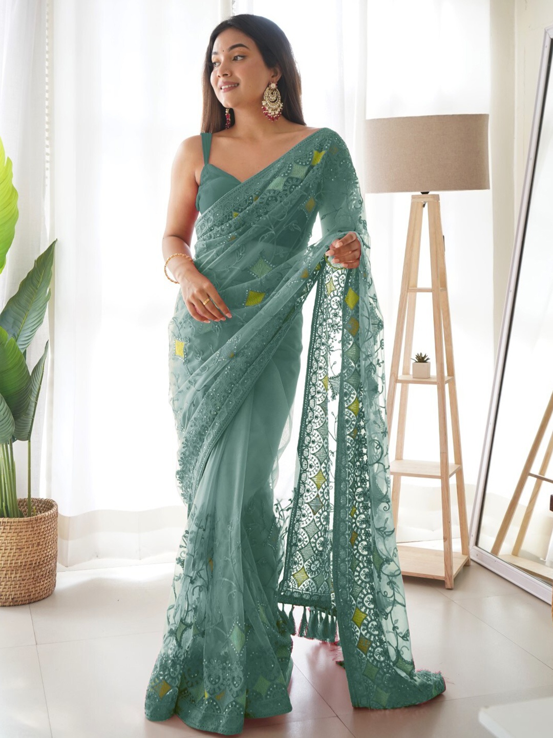 

Chandbaali Embellished Sequinned Net Saree, Green