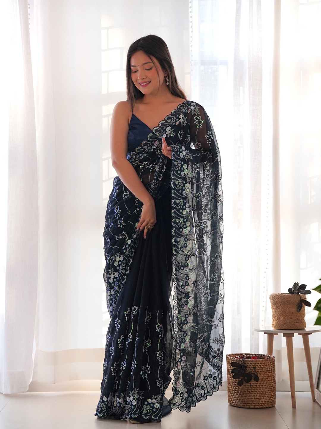 

Chandbaali Floral Sequinned Art Silk Saree With Blouse Piece, Blue