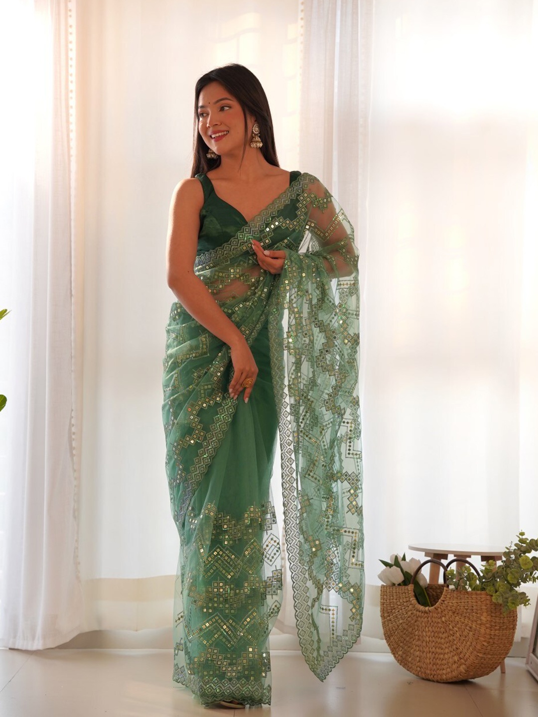 

Chandbaali Embellished Sequinned Net Saree, Green