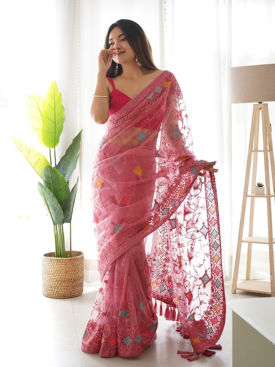 

Chandbaali Floral Beads and Stones Embroidered Net Saree, Pink