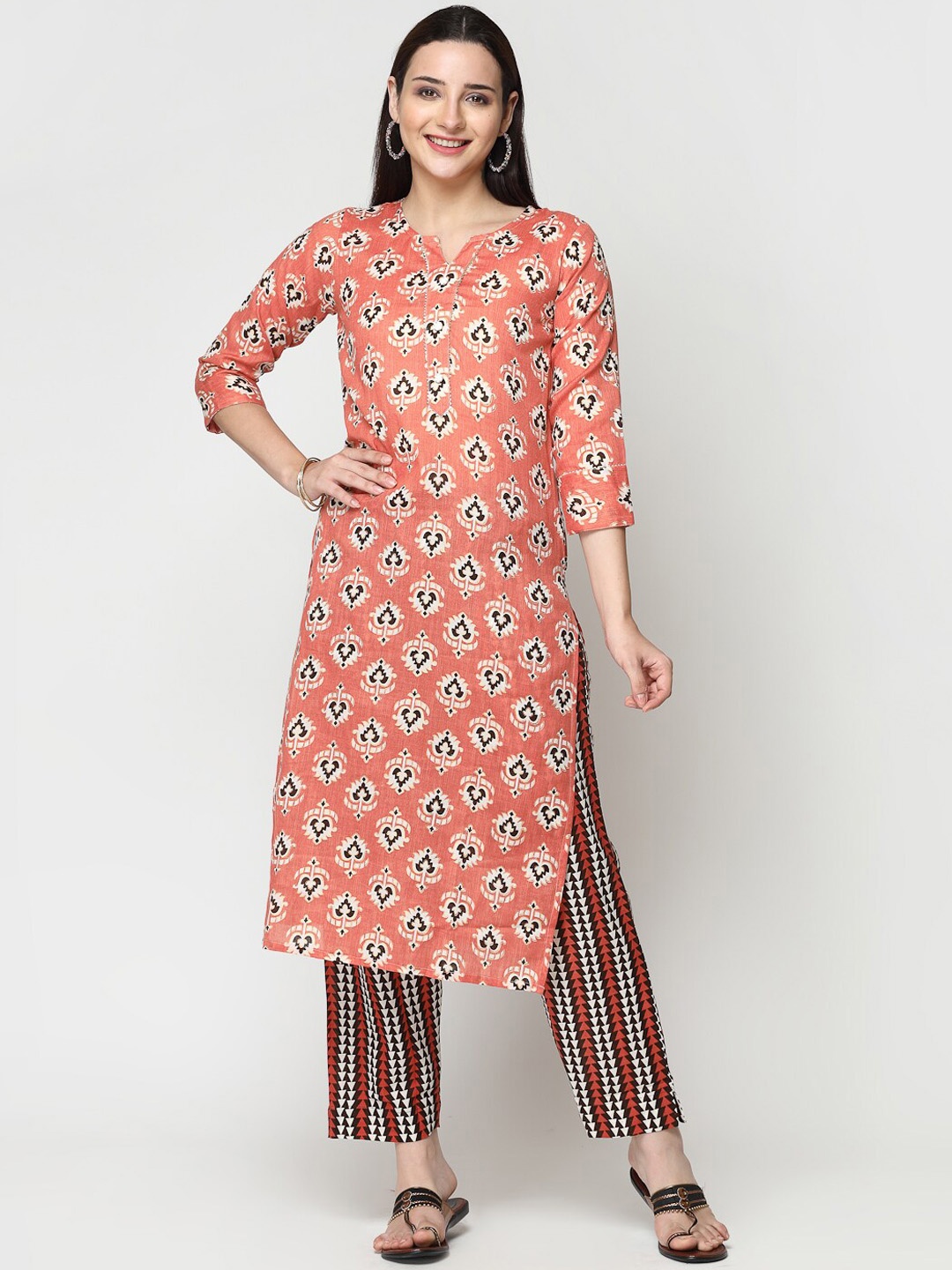 

ISHQY Floral Printed Notch Neck Regular Straight Kurta with Trousers, Peach