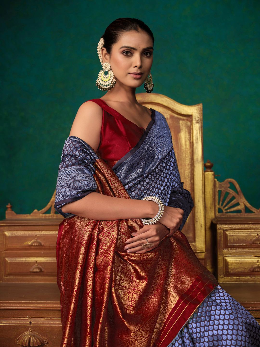 

Sangria Woven-Designed Silk Blend Banarasi Saree, Navy blue