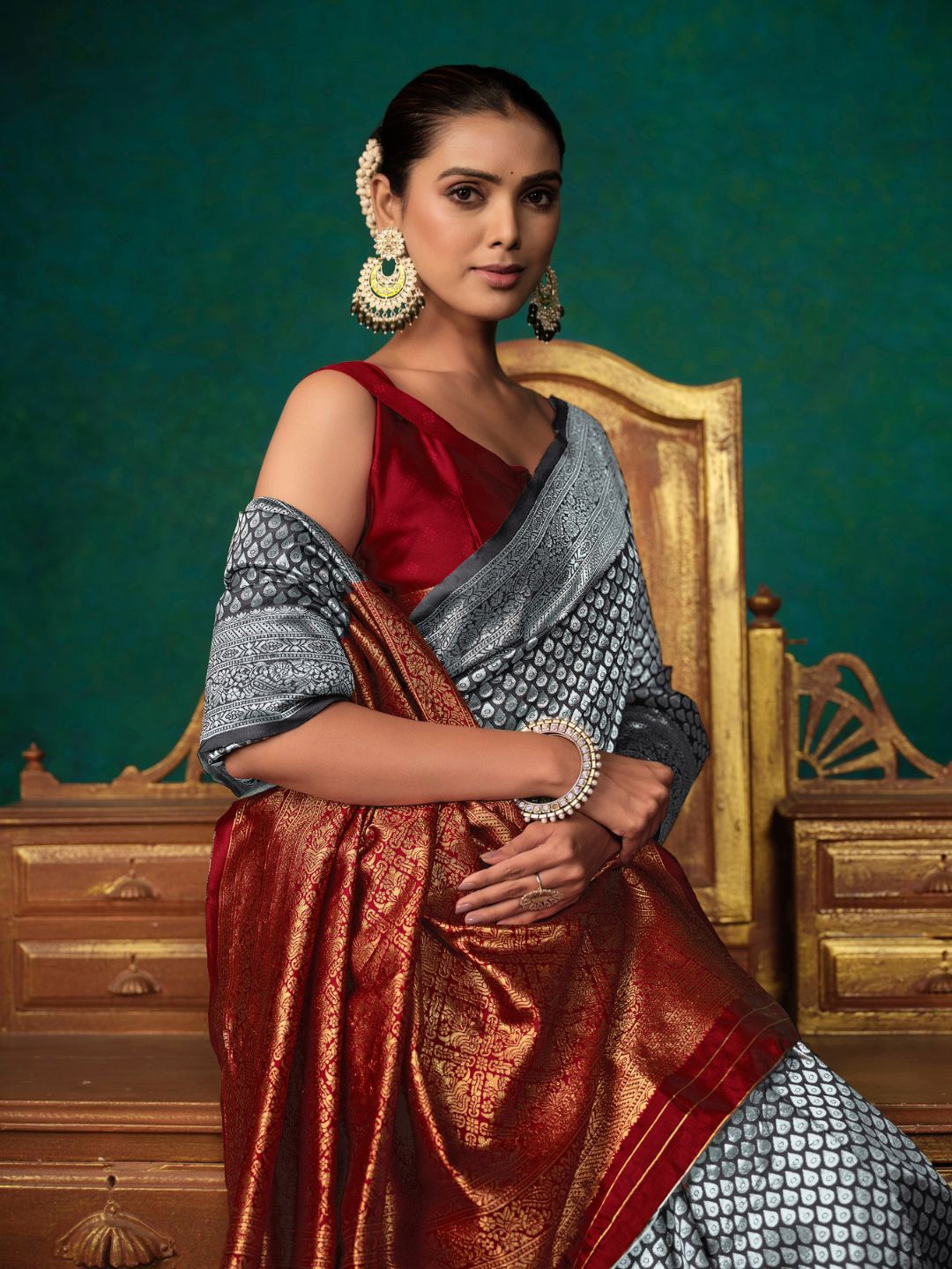 

Sangria Woven-Designed Silk Blend Banarasi Saree, Grey
