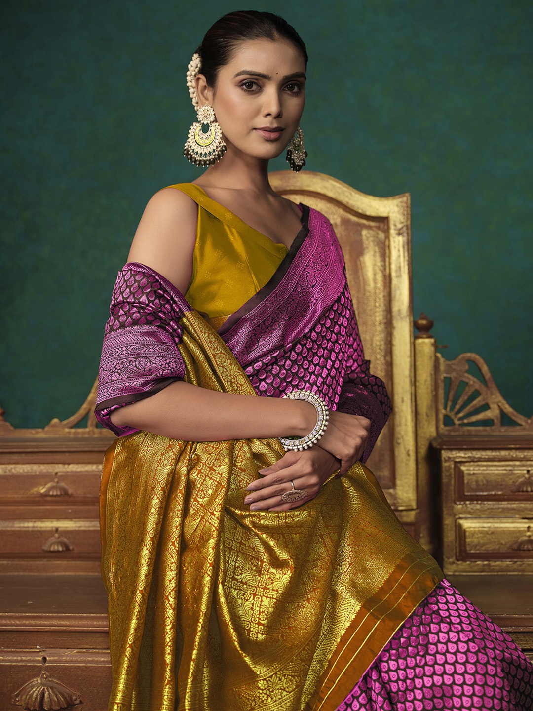 

Sangria Woven-Designed Saree With Blouse Piece, Magenta