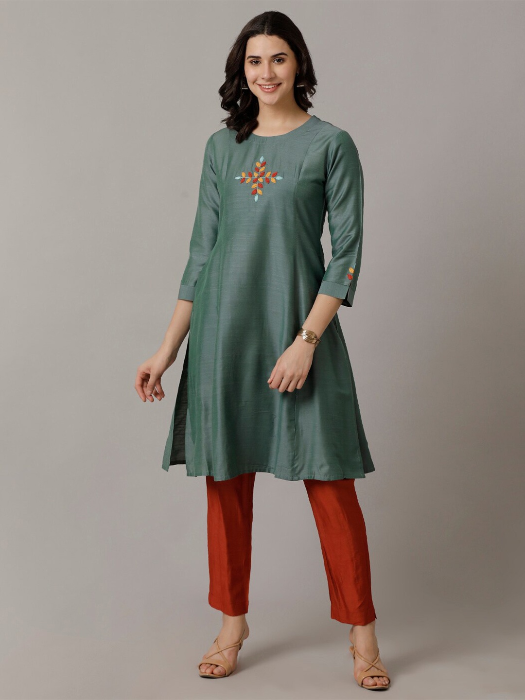 

NAYRA Floral Yoke Design Thread Work Straight Kurta, Green