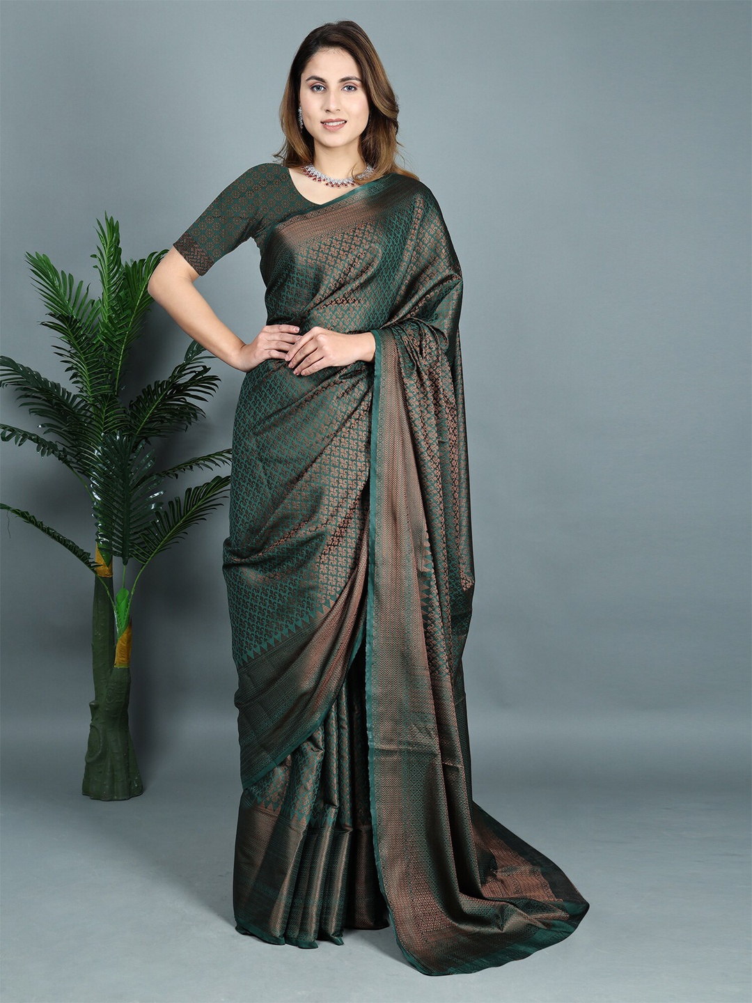 

suyukti creation Woven Design Zari Silk Blend Kanjeevaram Saree, Green