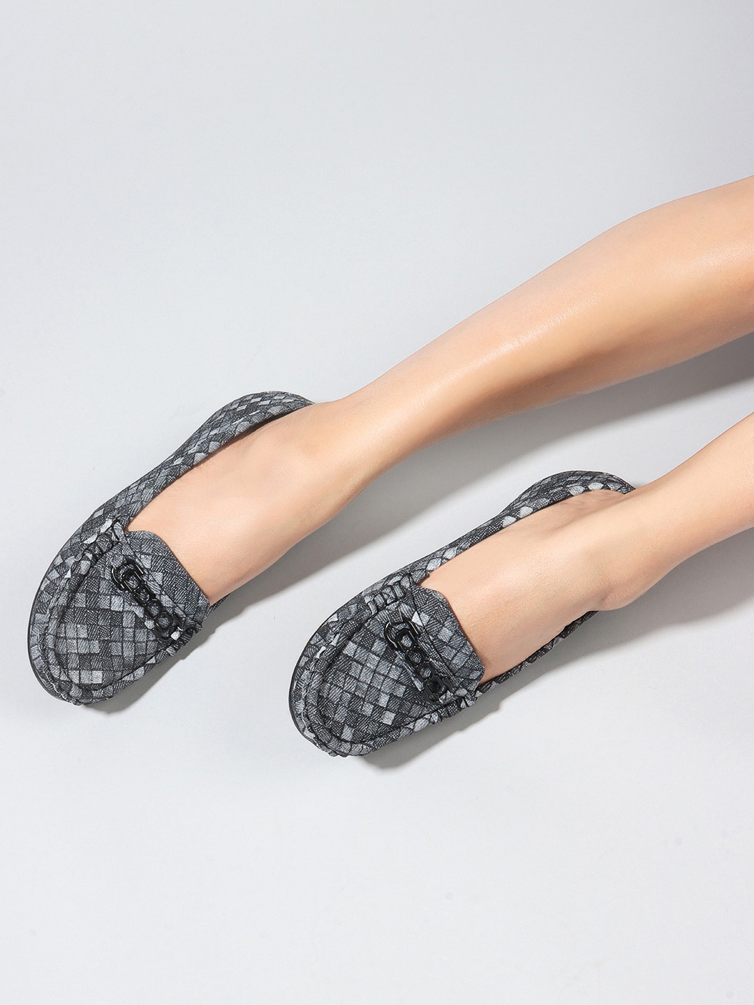 

DressBerry Grey Printed Round Toe Wedge Heeled Pumps