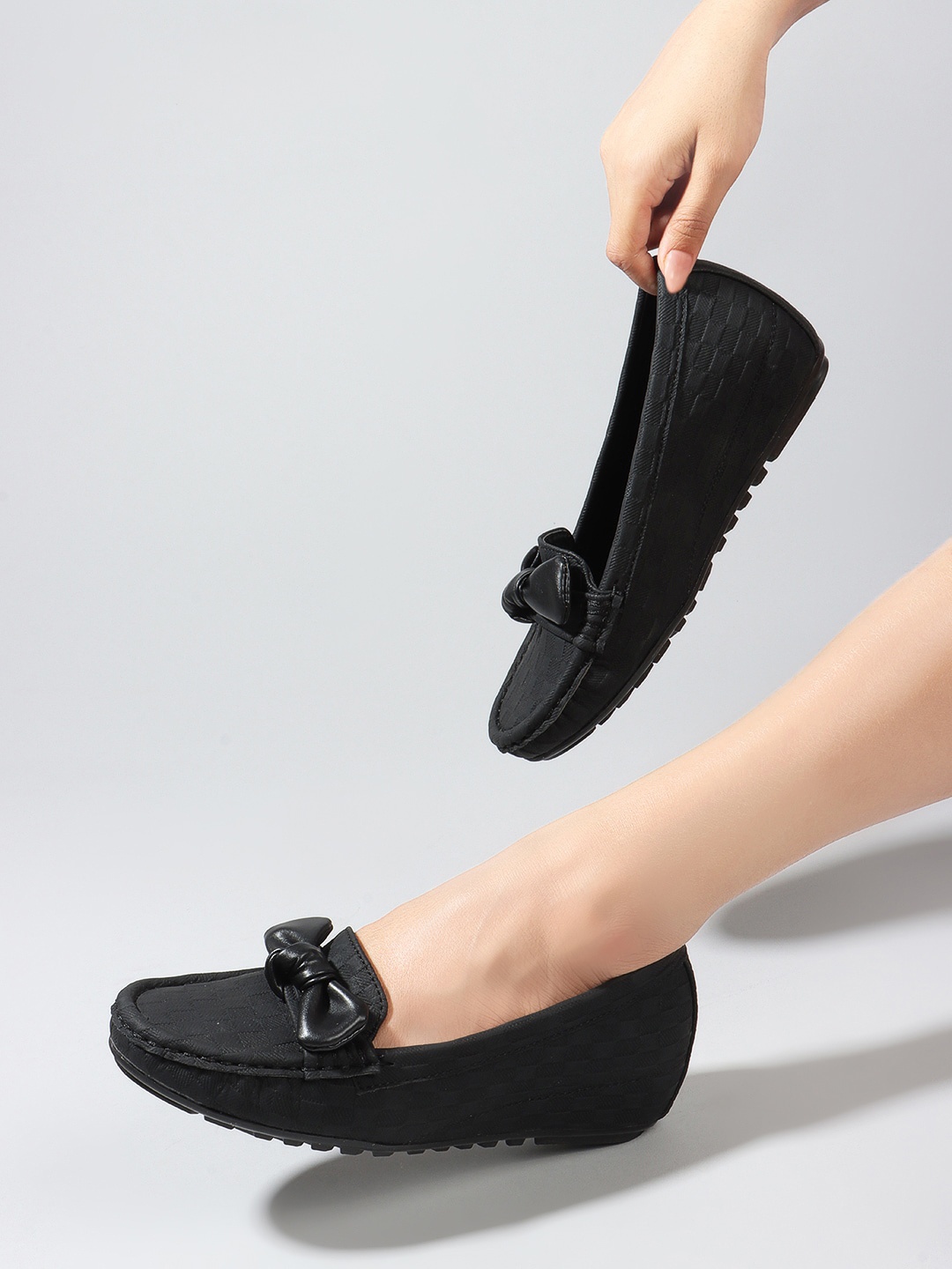 

DressBerry Black Embellished Wedge Heeled Pumps