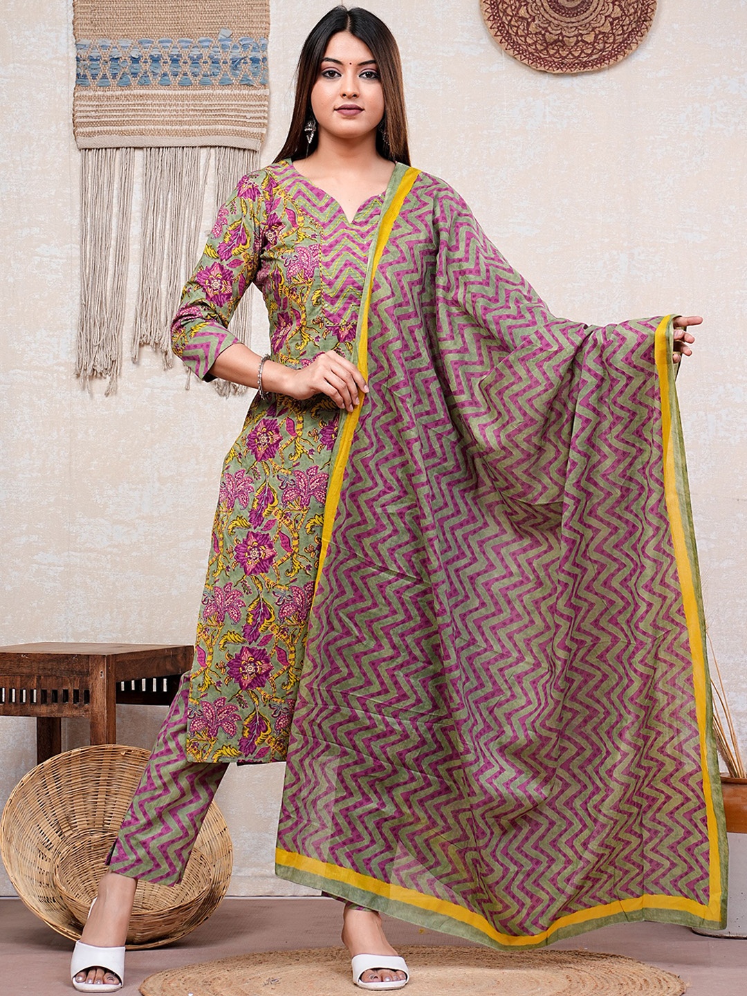 

SIGNORIA Floral Printed Regular Thread Work Pure Cotton Straight Kurta Set, Green