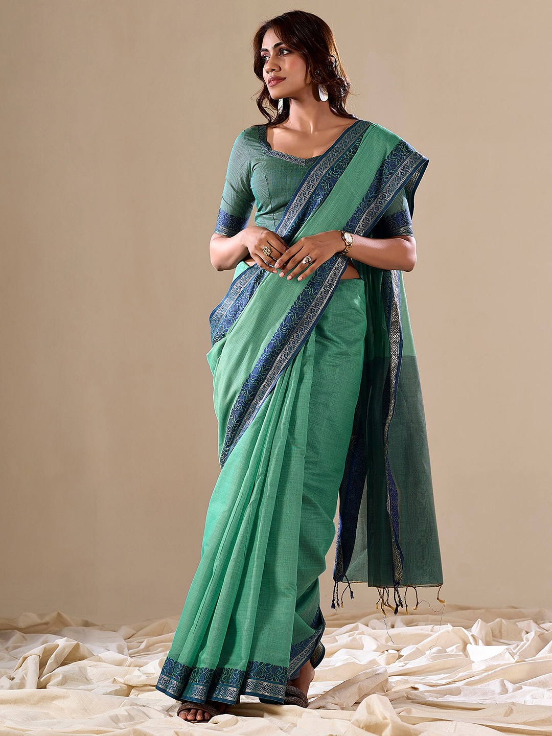 

elora Pure Cotton Saree With Contrast Border, Sea green