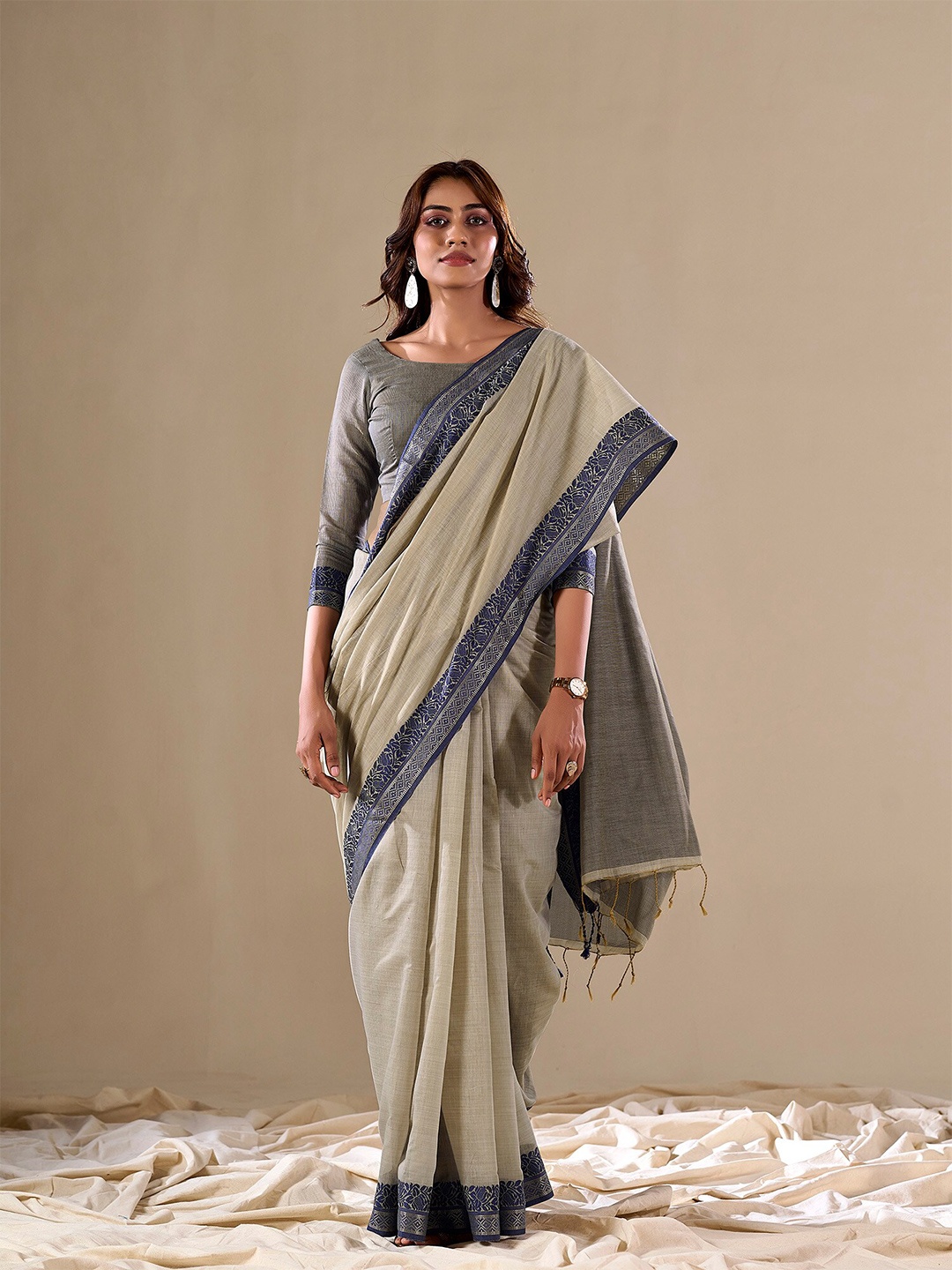 

elora Pure Cotton Saree With Contrast Border, Grey