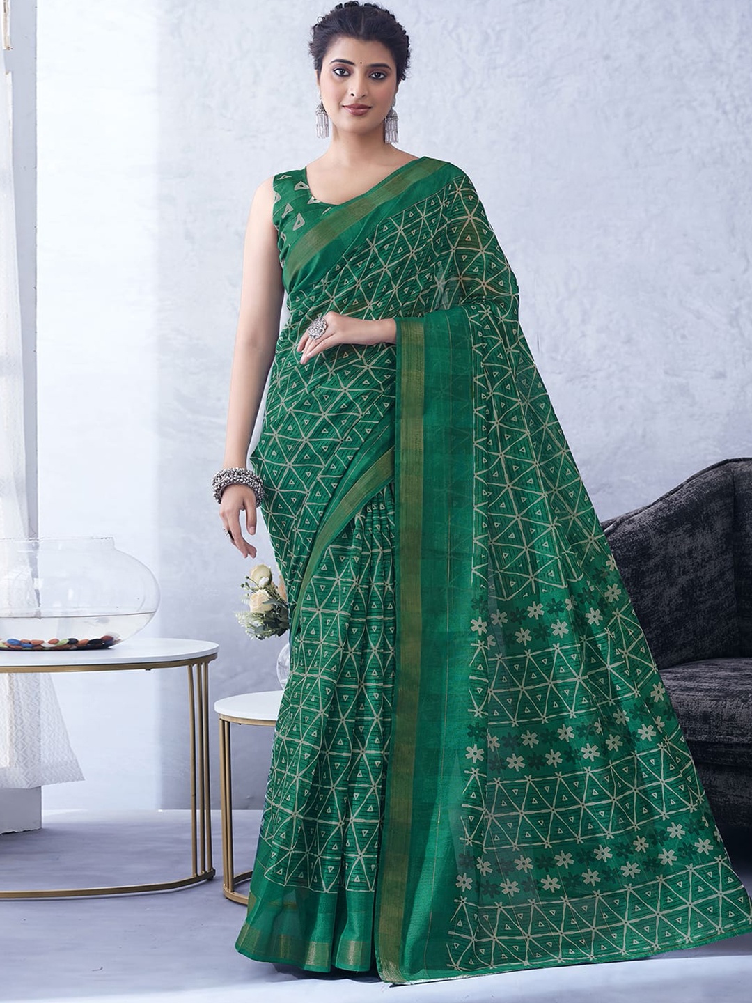 

KALINI Geometric Printed Zari Saree, Green