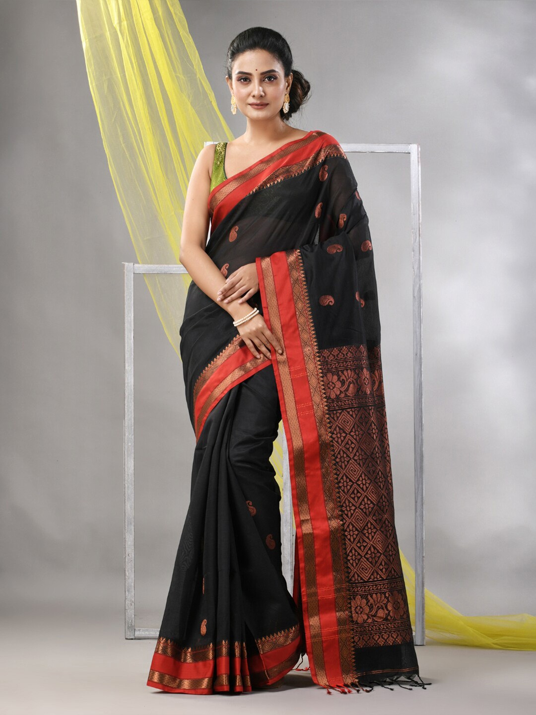 

Charukriti Matka Silk Saree With Paisley Motifs, Black