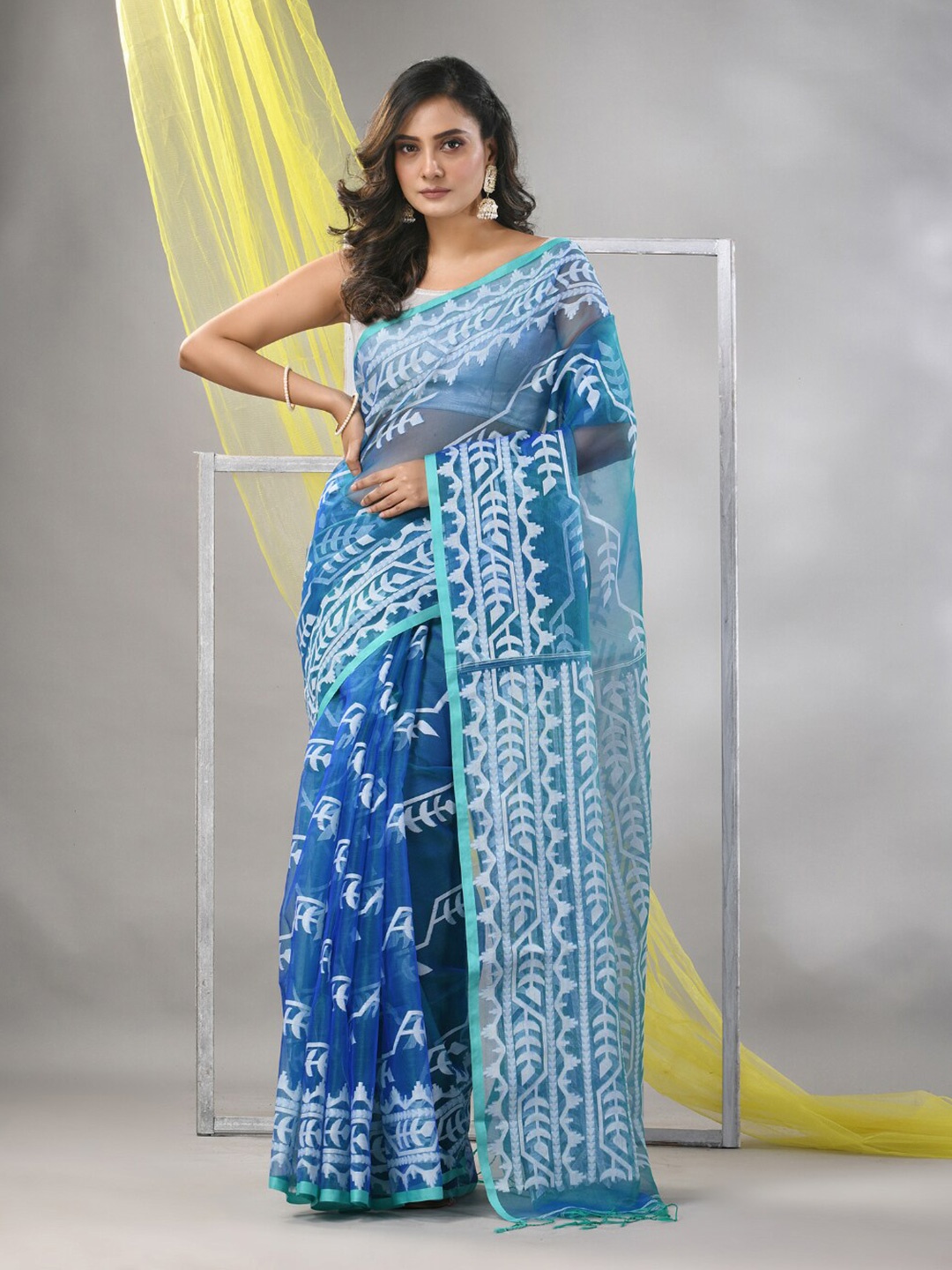 

Charukriti Woven Design Muslin Jamdani Saree, Blue