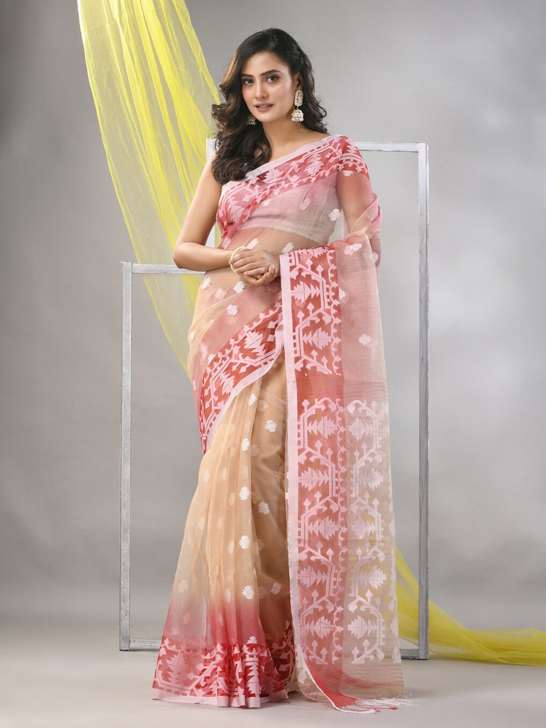 

Charukriti Woven Design Muslin Jamdani Saree, Beige