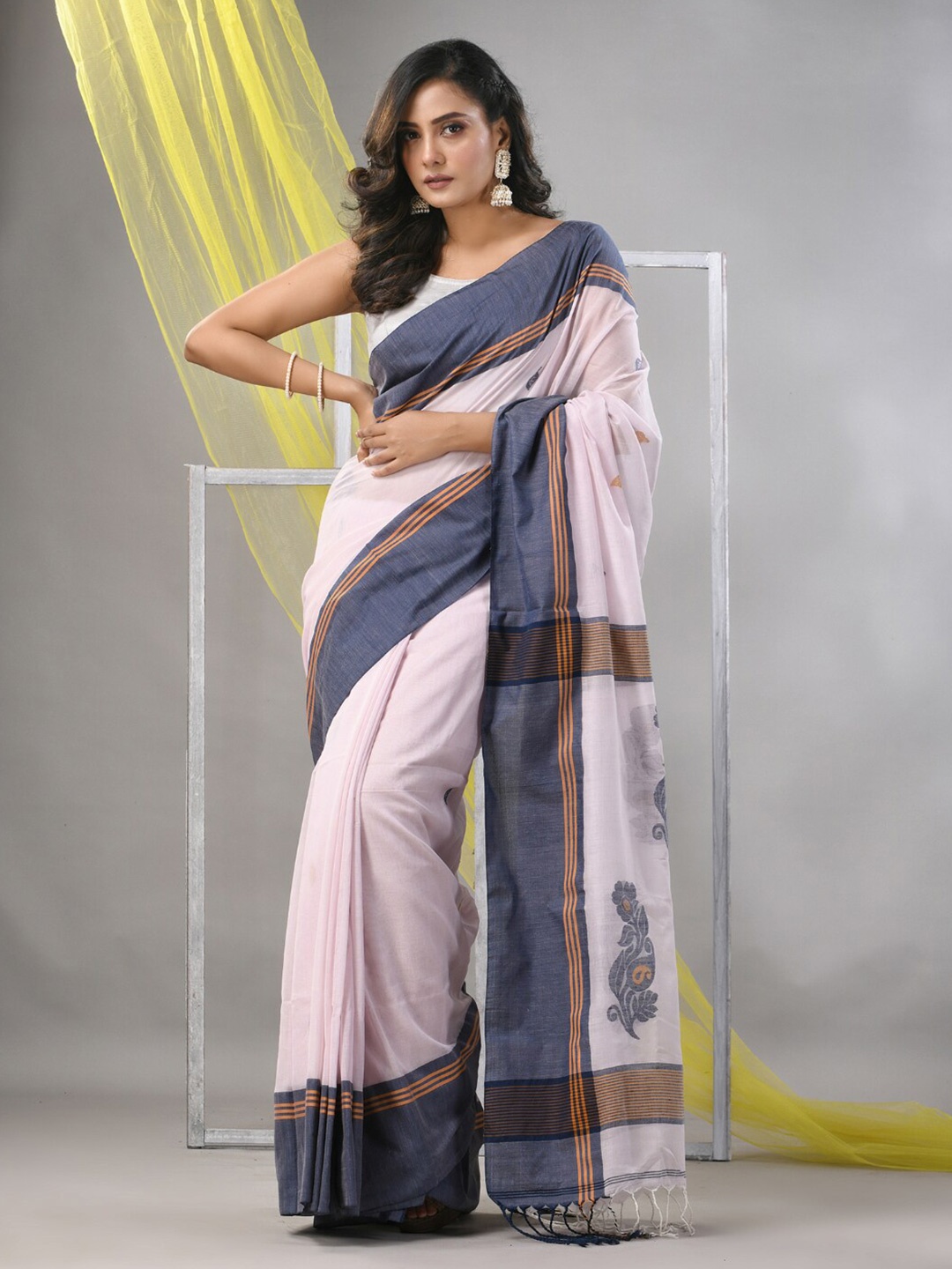 

Charukriti Woven Design Pure Cotton Saree, Pink
