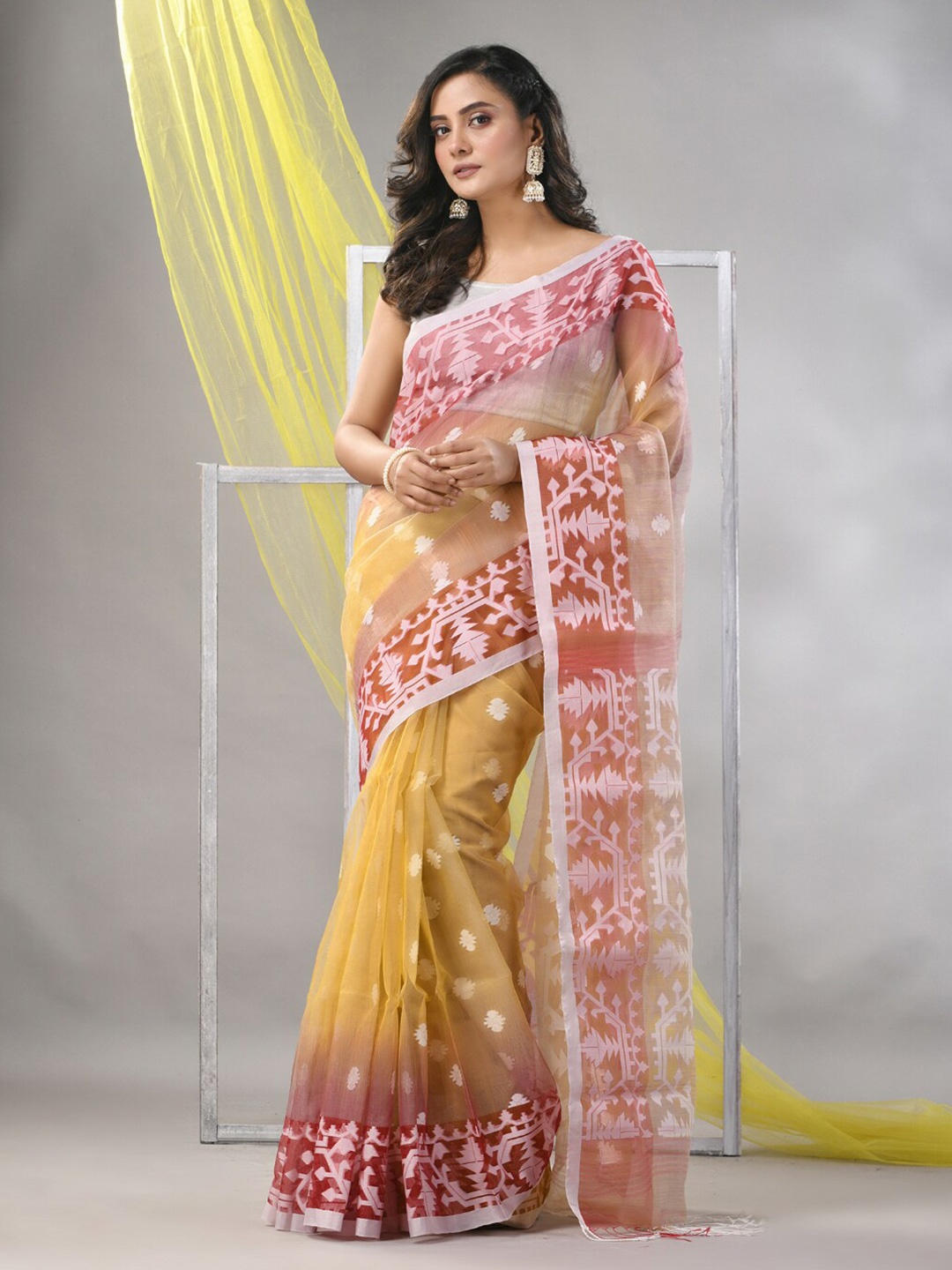 

Charukriti Woven Design Muslin Jamdani Saree, Beige