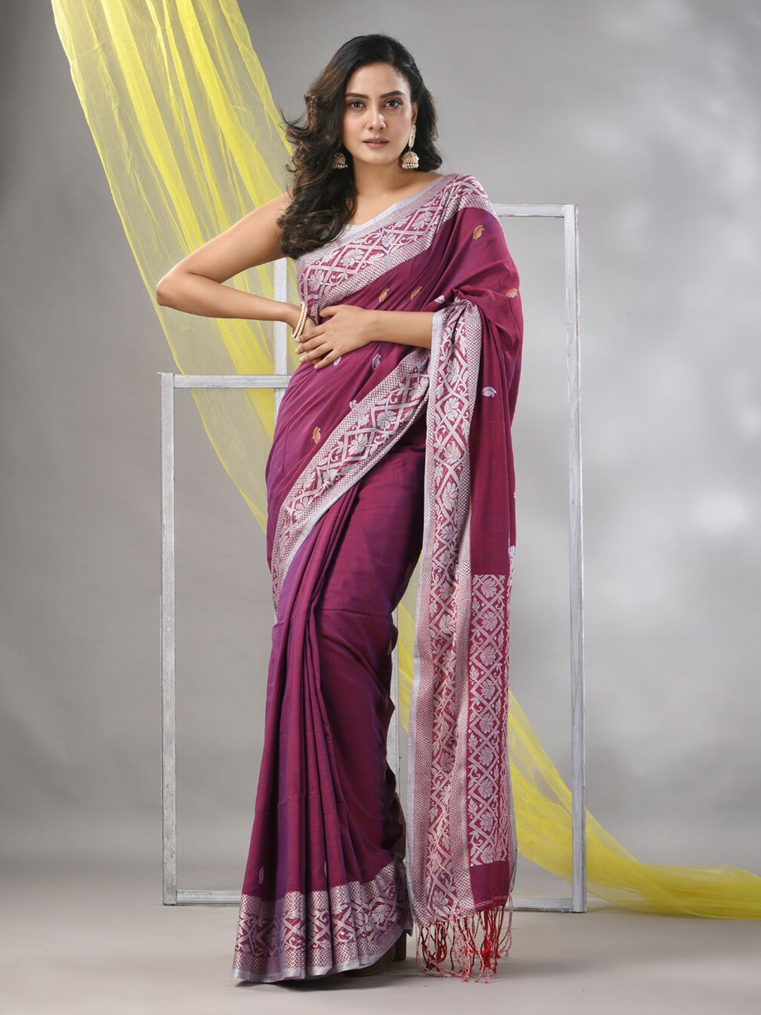 

Charukriti Woven Design Pure Cotton Saree, Magenta