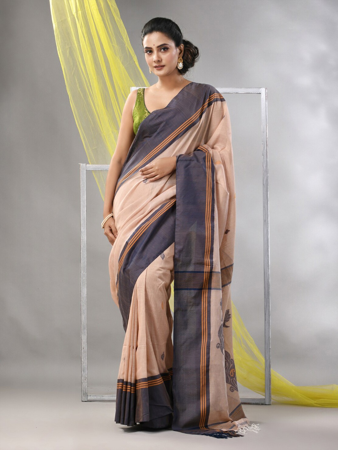 

Charukriti Woven Design Pure Cotton Saree, Beige