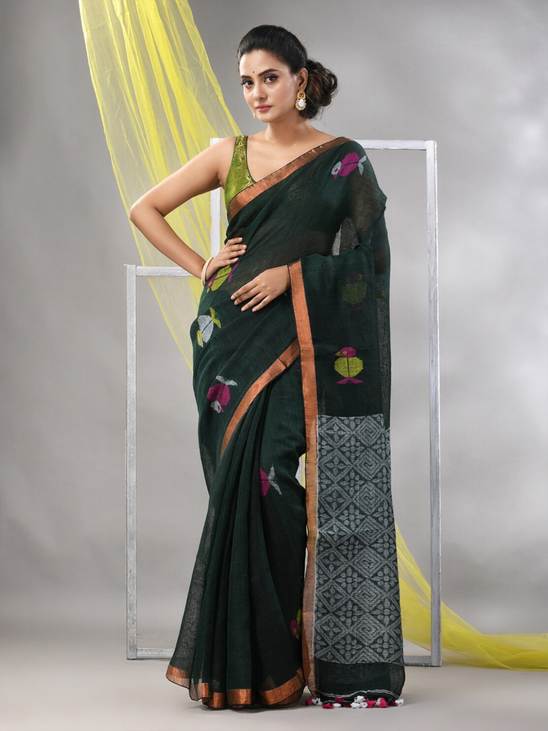 

Charukriti Woven Design Zari Pure Linen Saree, Green