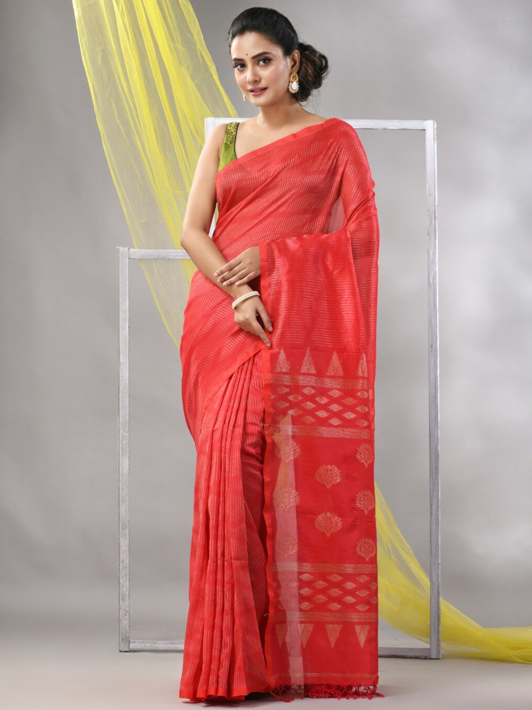 

Charukriti Woven Design Zari Saree, Red