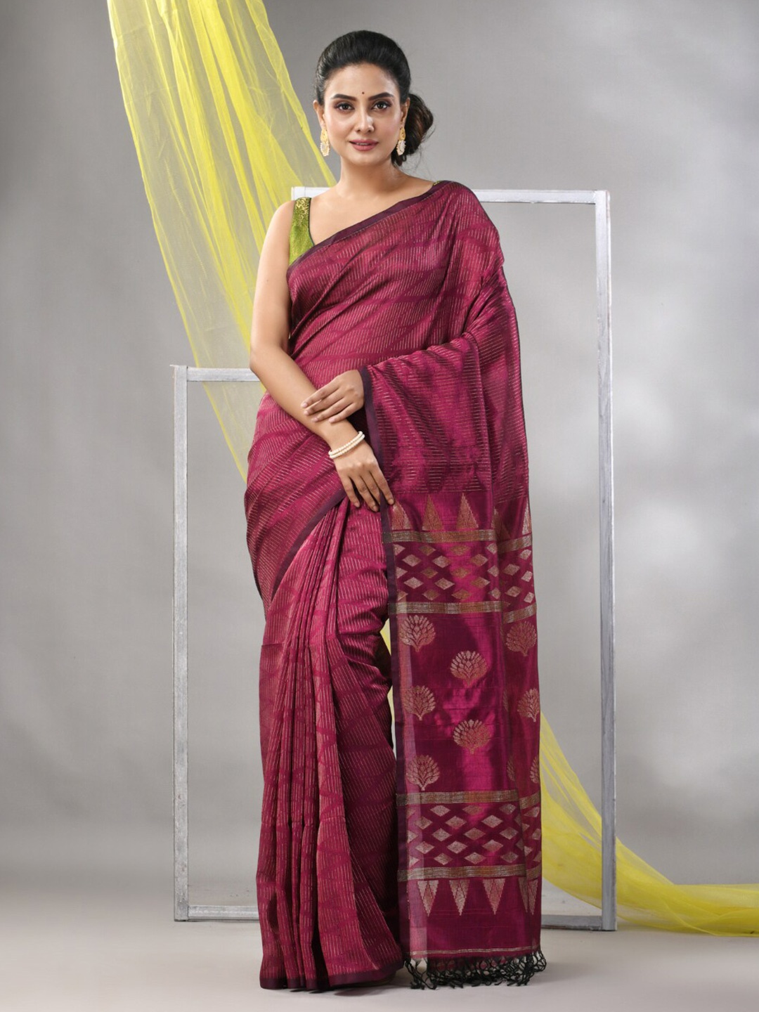 

Charukriti Woven Design Zari Matka Soft Saree, Magenta