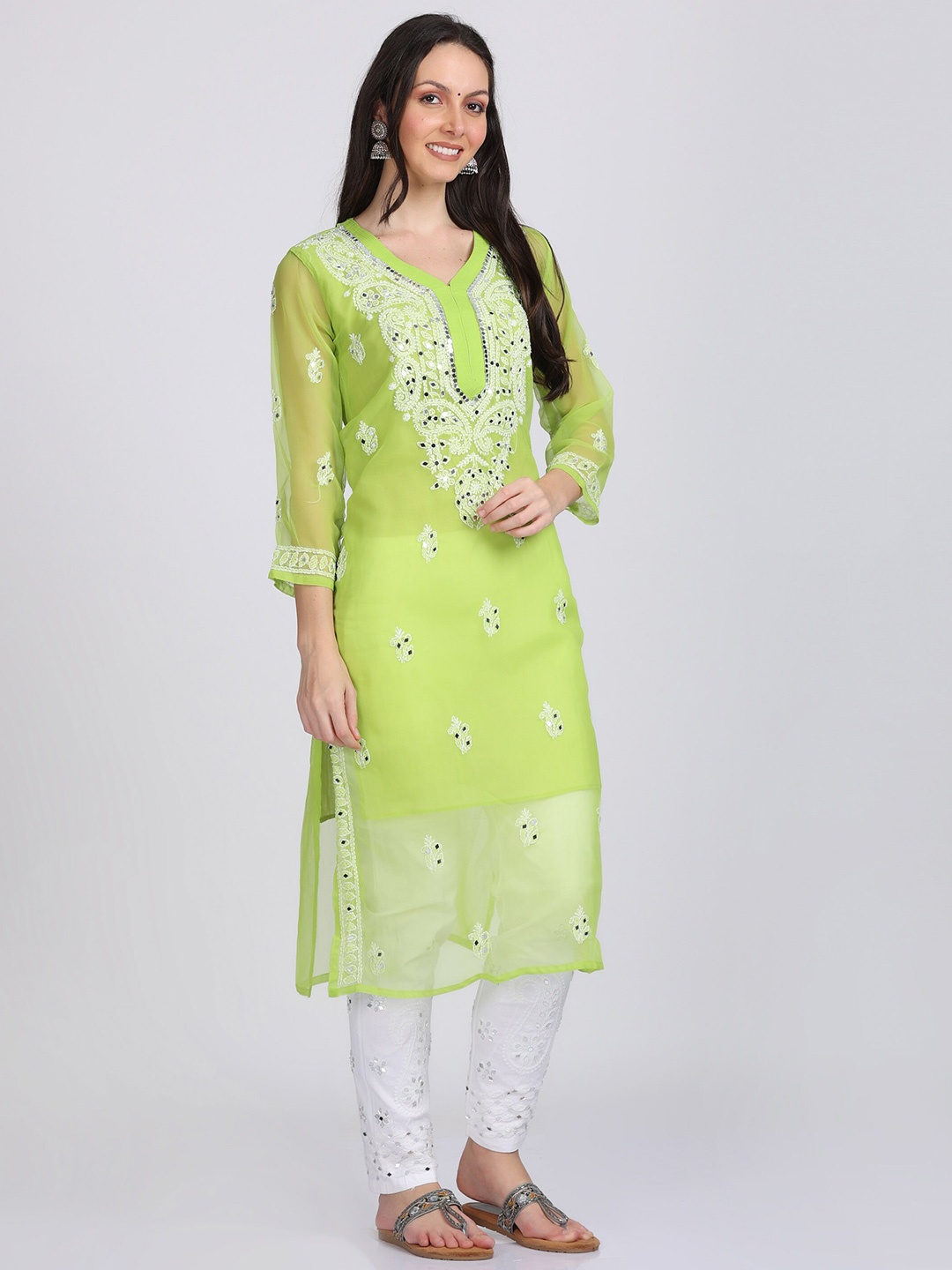 

KHAKA Ethnic Motifs Embroidered V-Neck Mirror Work Straight Kurta, Green