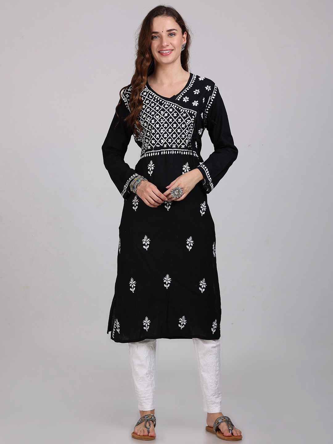 

KHAKA Floral Embroidered Pure Cotton Angrakha Straight Kurta, Black