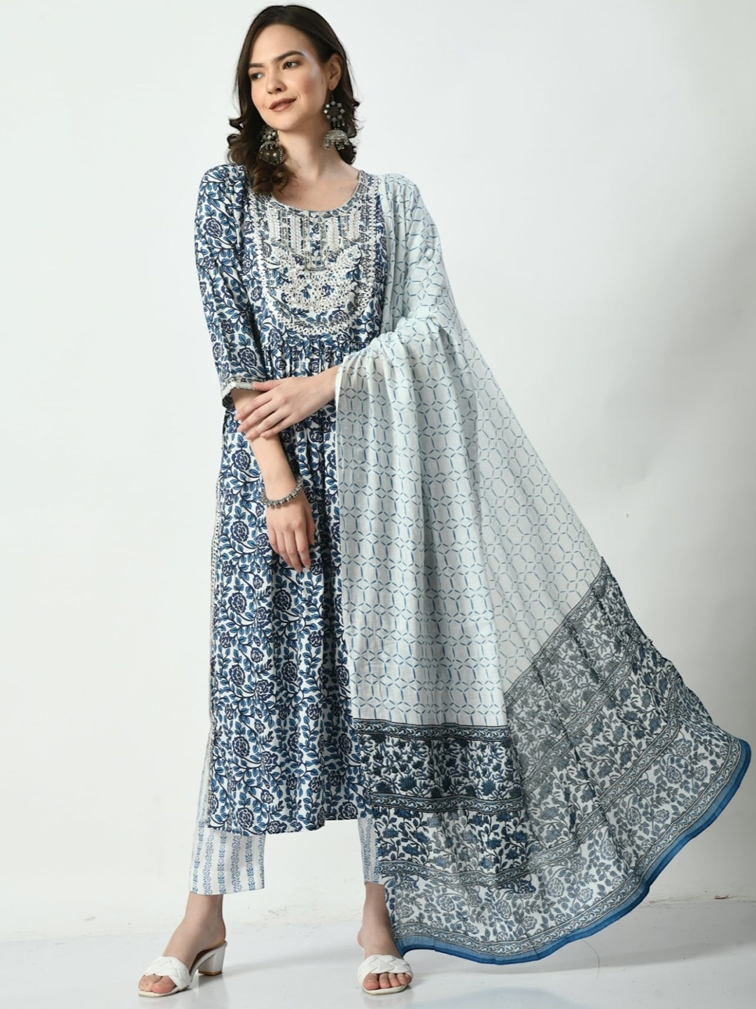 

AnjuShree Choice Floral Printed Pleated Kurta with Trousers & With Dupatta, Blue