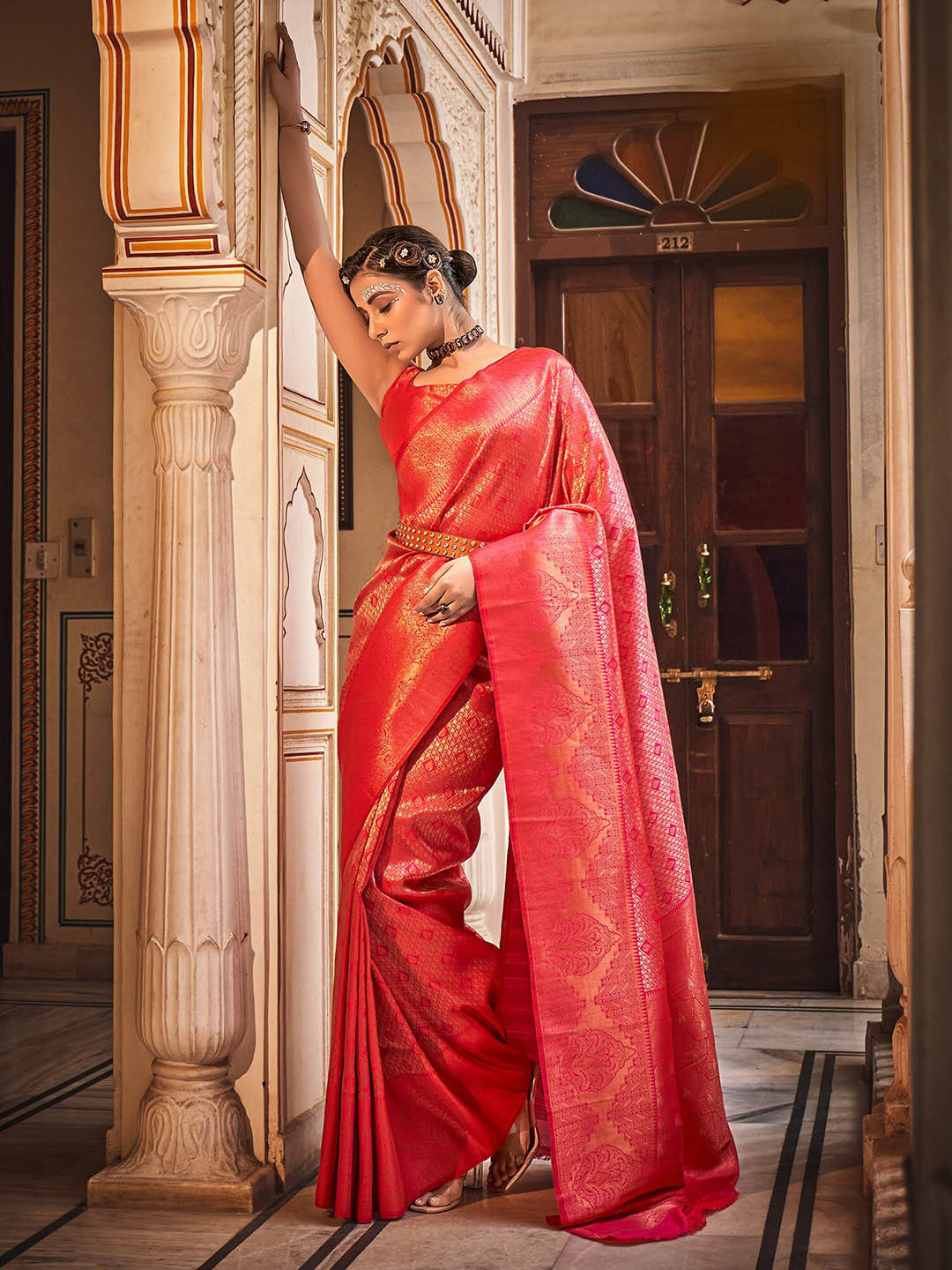 

elora Woven Design Zari Silk Blend Saree, Red