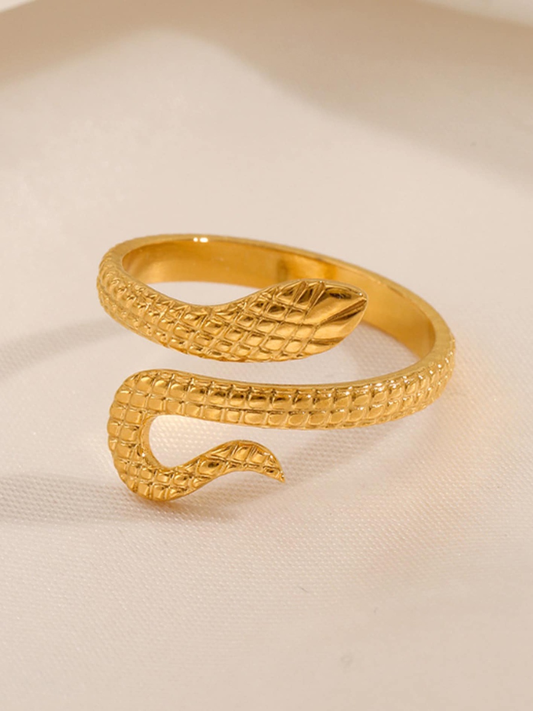 

WHITE LIES Gold-Plated Stainless Steel Finger Ring