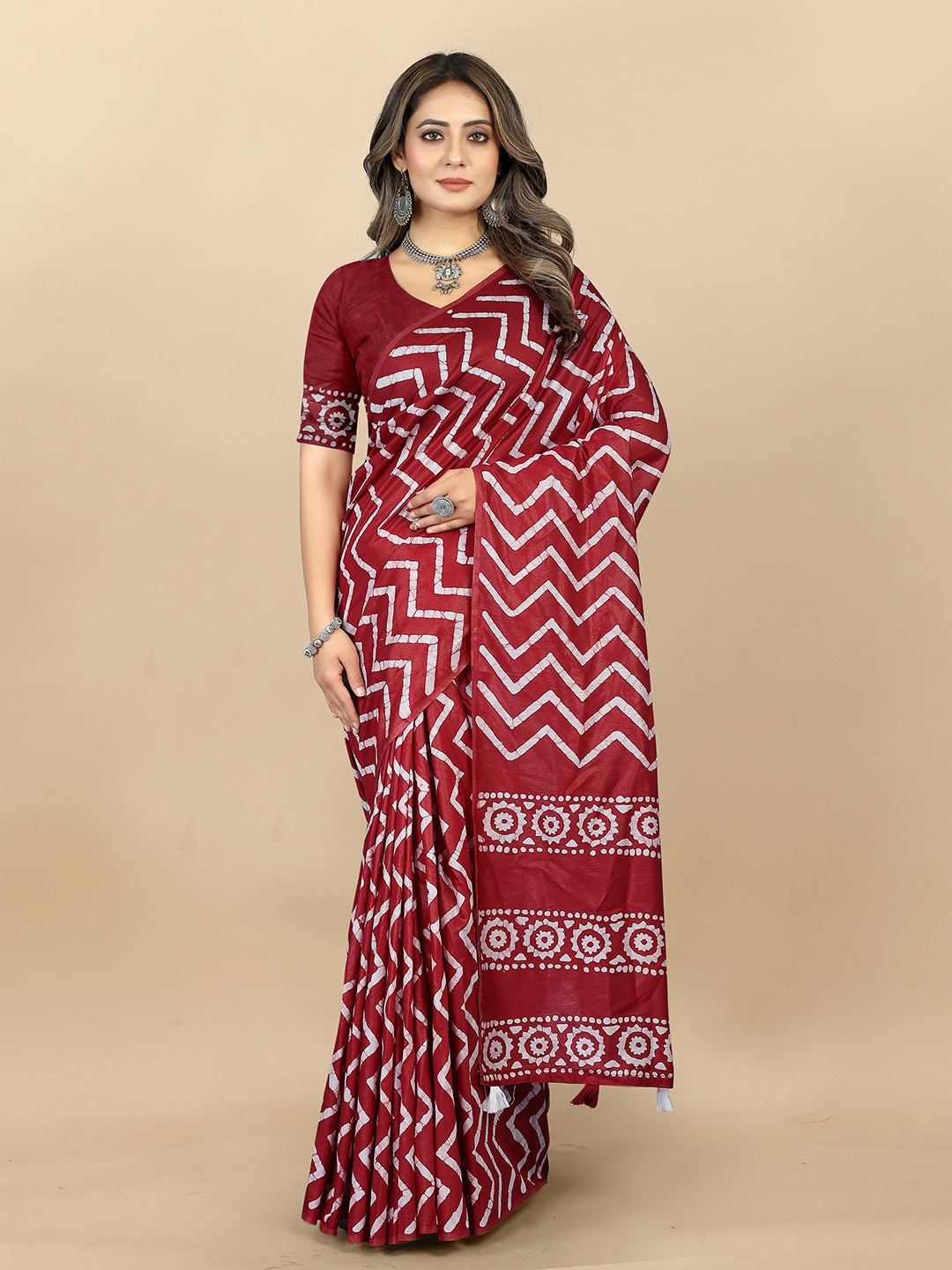 

KIMISHA Batik Printed Cotton Blend Saree, Maroon