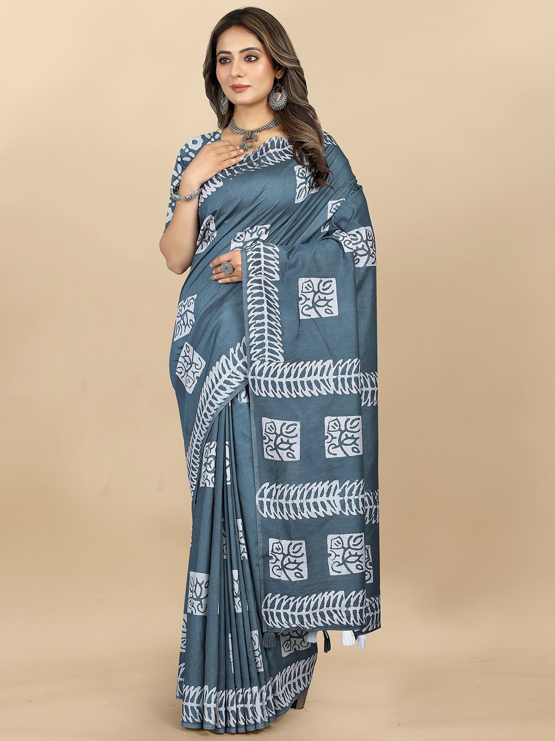 

KIMISHA Batik Printed Cotton Blend Saree, Grey