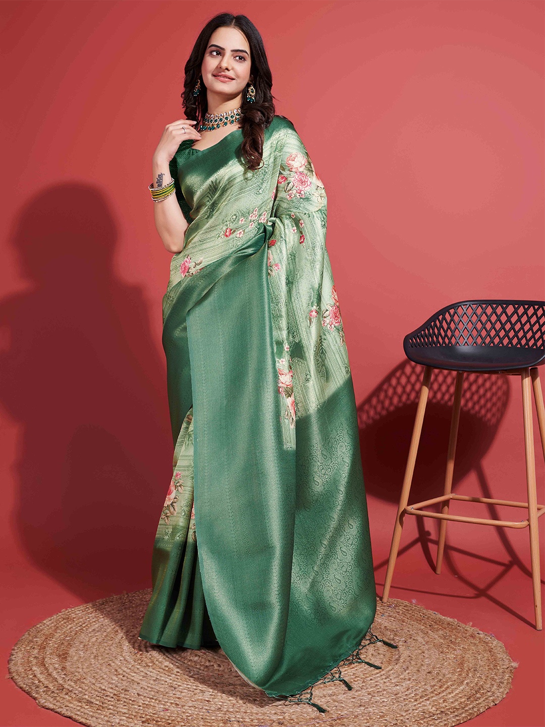 

KIMISHA Floral Zari Silk Blend Saree With Blouse Piece, Green