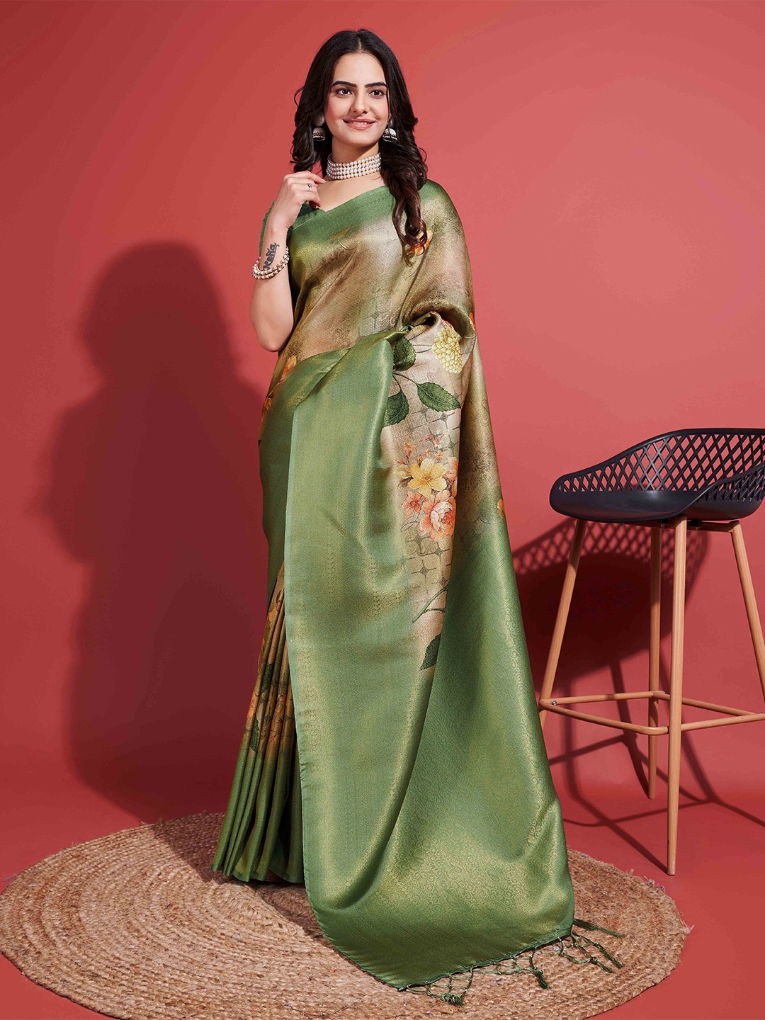 

KIMISHA Woven Design Zari Saree With Blouse Piece, Green