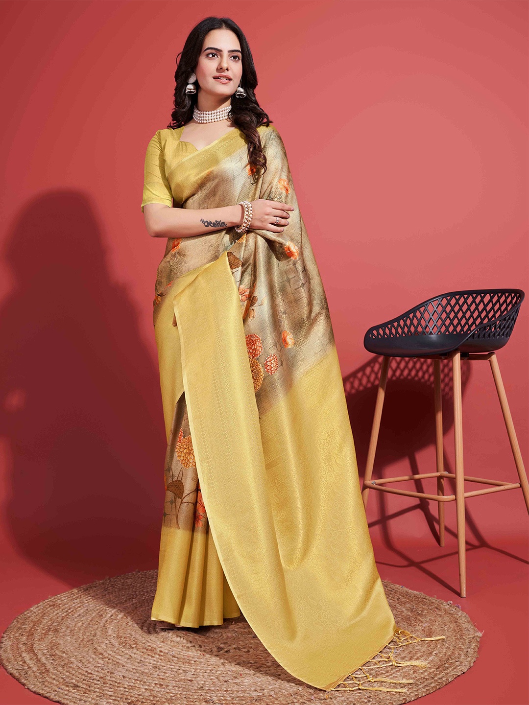

KIMISHA Floral Zari Silk Blend Saree With Blouse Piece, Green