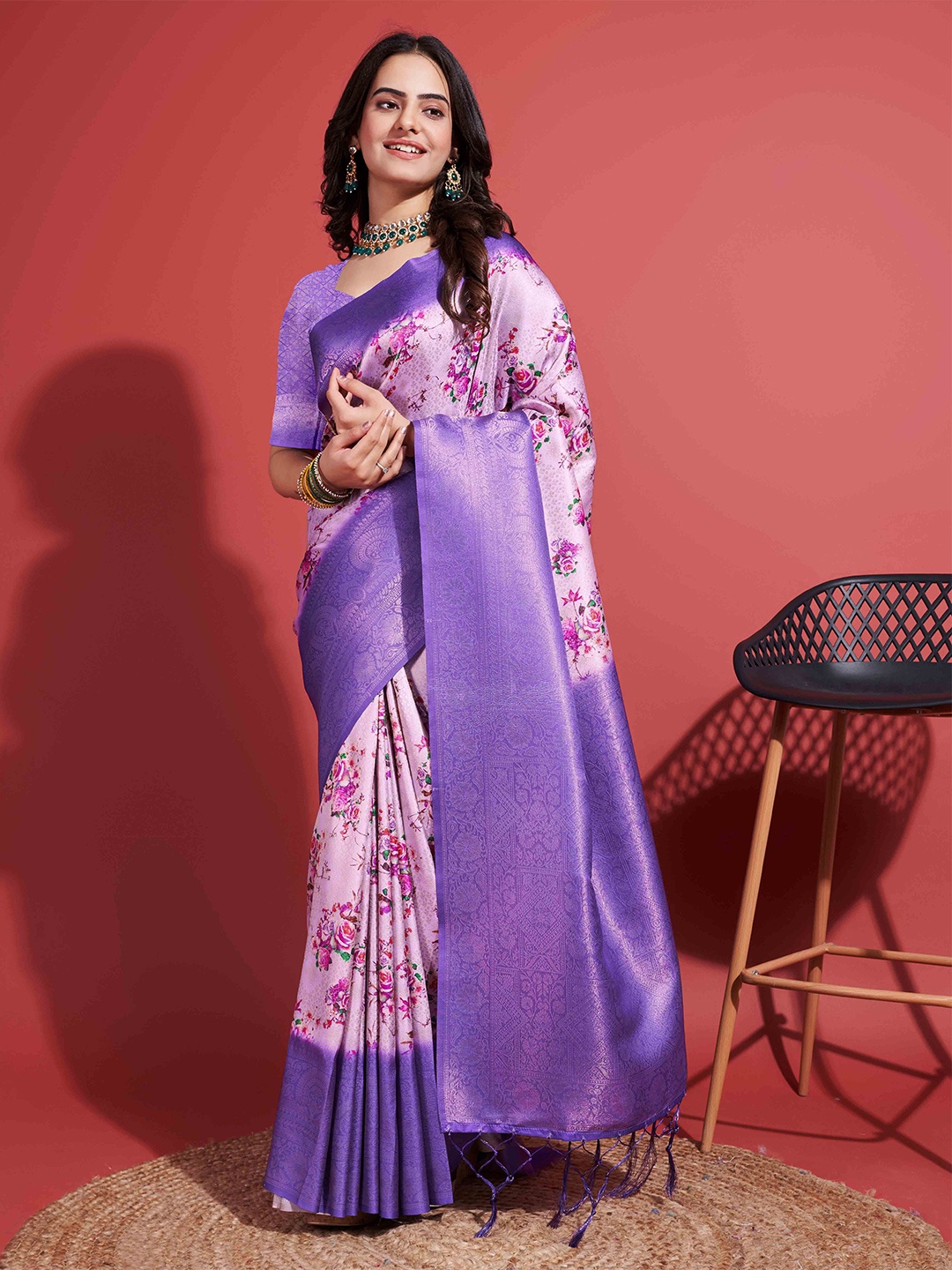 

KIMISHA Floral Zari Saree With Blouse Piece, Purple