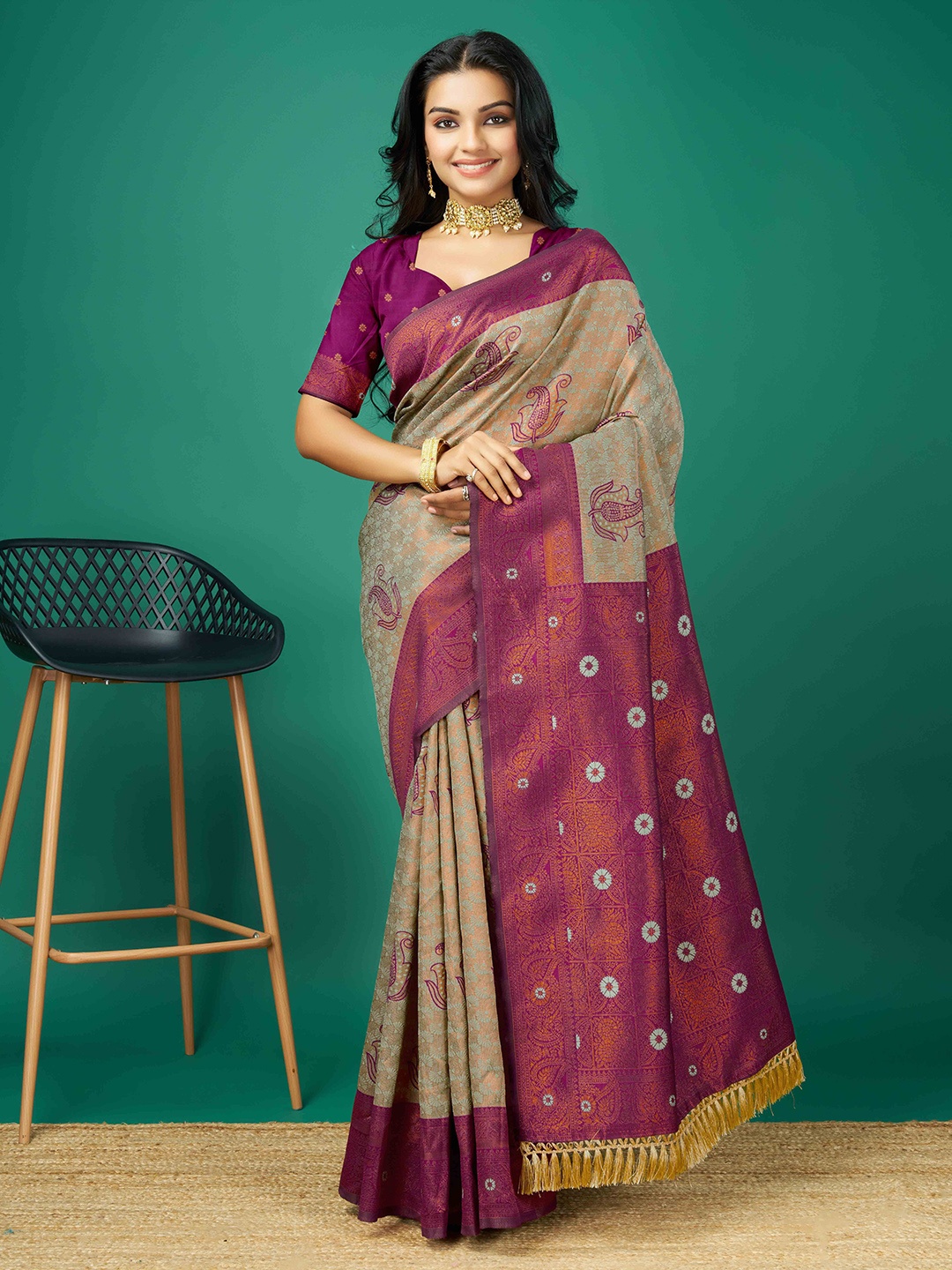 

KIMISHA Woven Design Zari Floral Saree With Blouse Piece, Grey