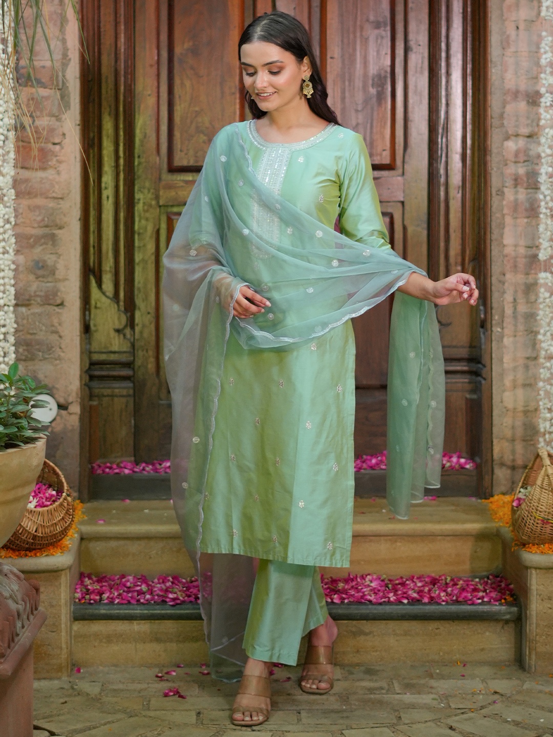 

Libas Floral Embroidered Regular Kurta With Trousers & Dupatta, Green