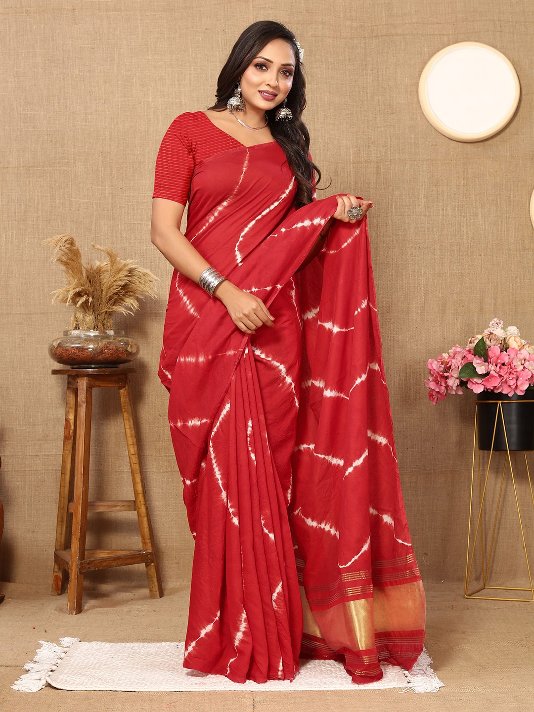

KIMISHA Zari Leheriya Saree With Blouse Piece, Red