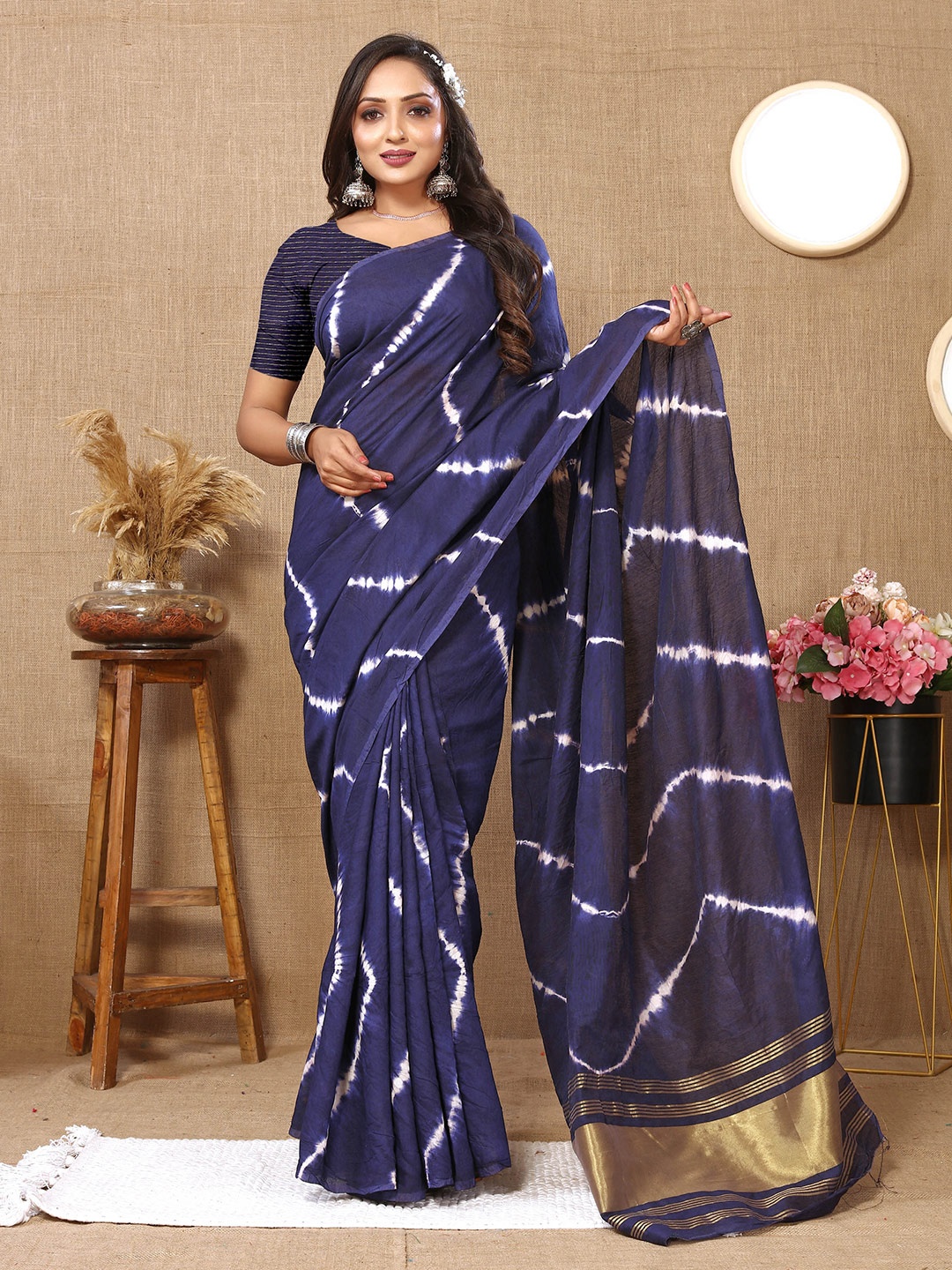 

KIMISHA Leheriya Zari Cotton Blend Saree With Blouse Piece, Blue