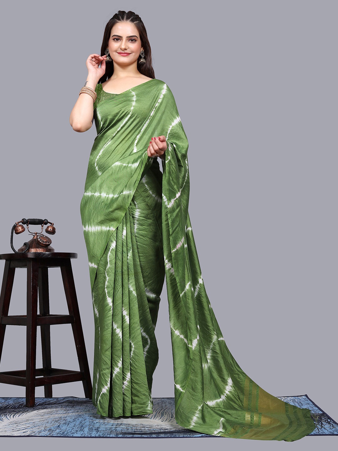 

KIMISHA Zari Leheriya Cotton Blend Saree With Blouse Piece, Green