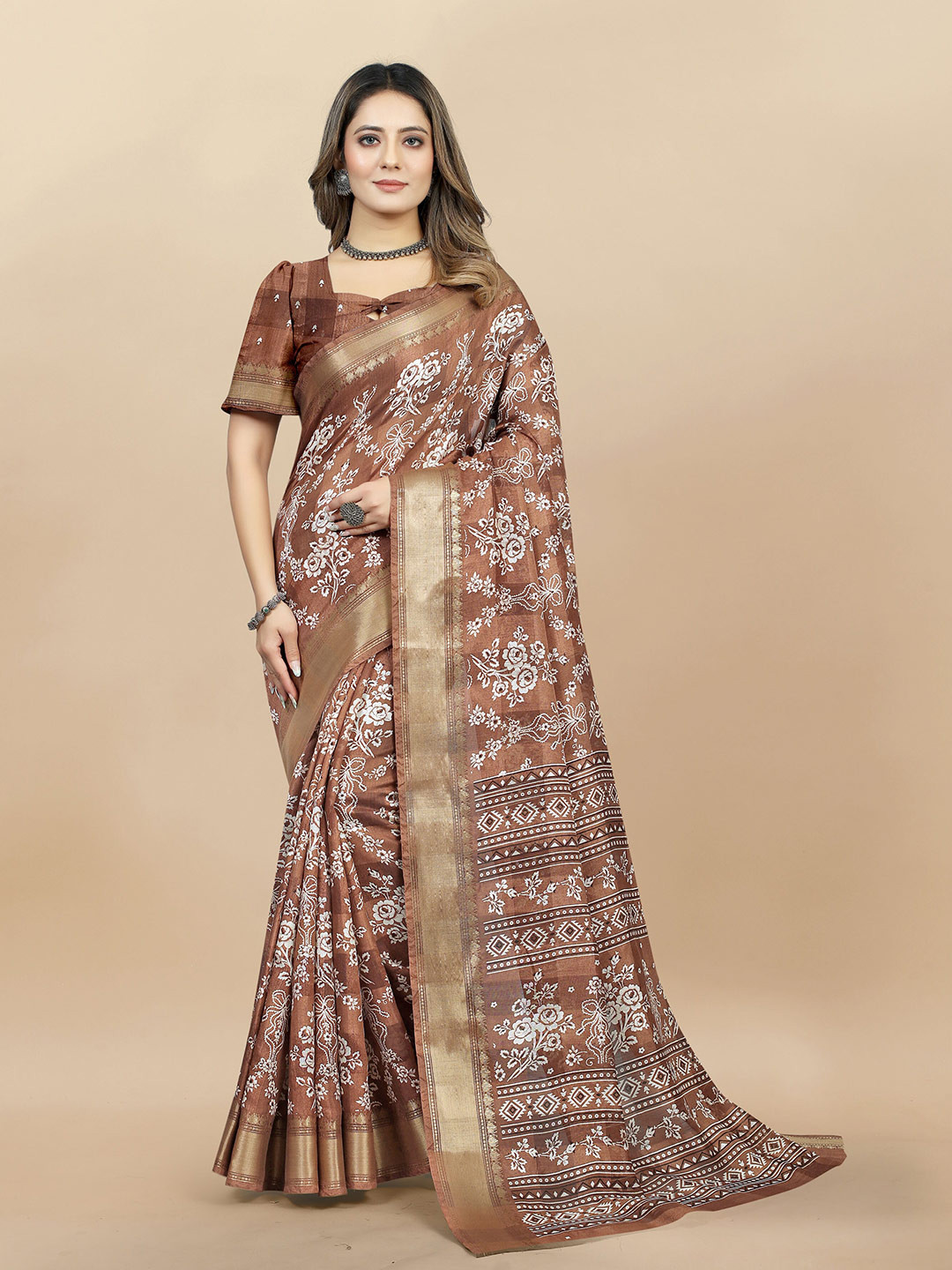 

KIMISHA Floral Zari Cotton Blend Saree With Blouse Piece, Beige
