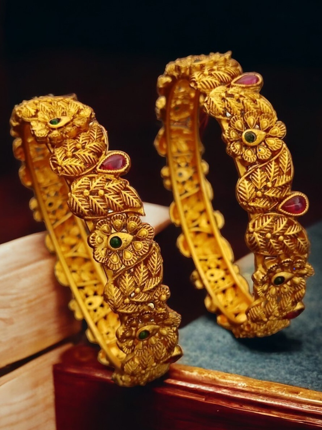 

Pihtara Jewels Set Of 2 Gold-Plated Bangles