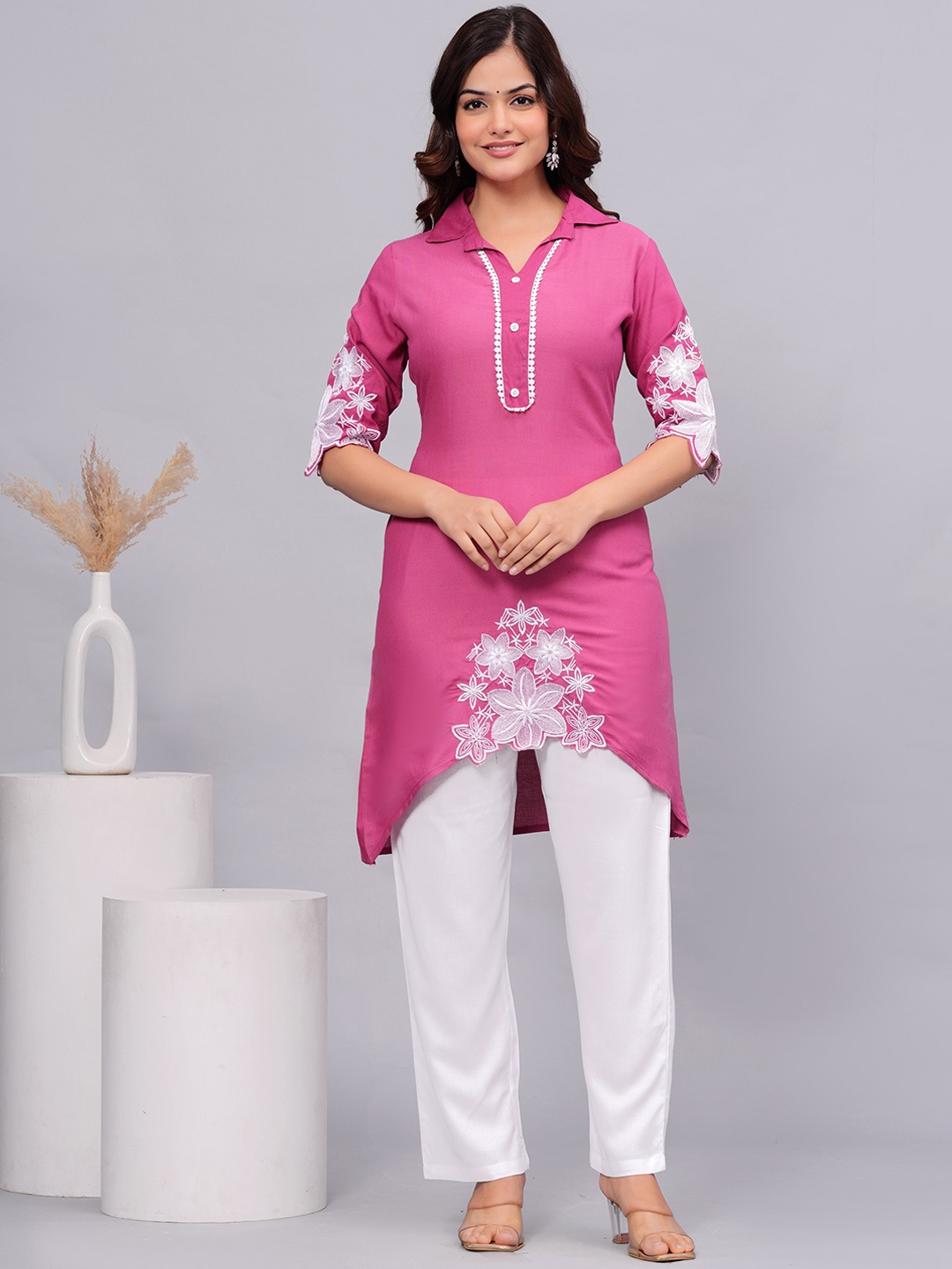 

Light Daisy Floral Embroidered Shirt Collar A-Line Kurta With Trousers, Pink