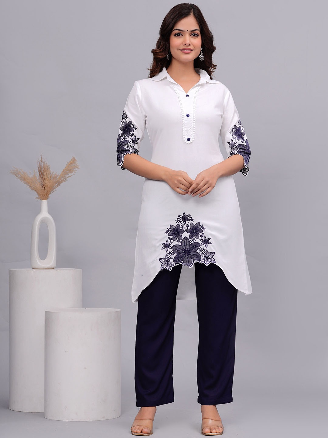 

Light Daisy Floral Embroidered Regular A Line Kurta With Trousers, White