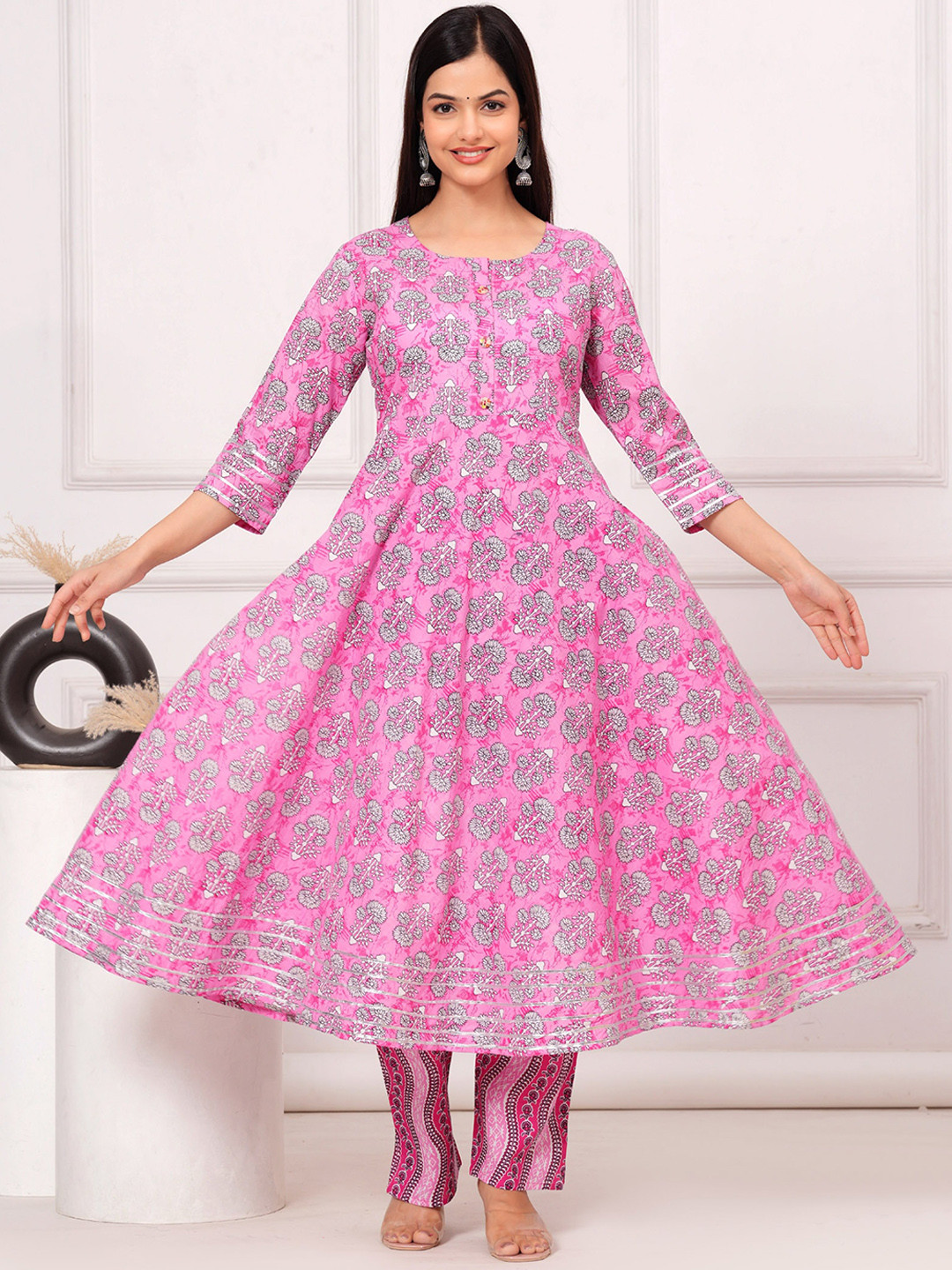 

Light Daisy Floral Printed Round Neck Pure Cotton Anarkali Kurta With Trousers, Pink