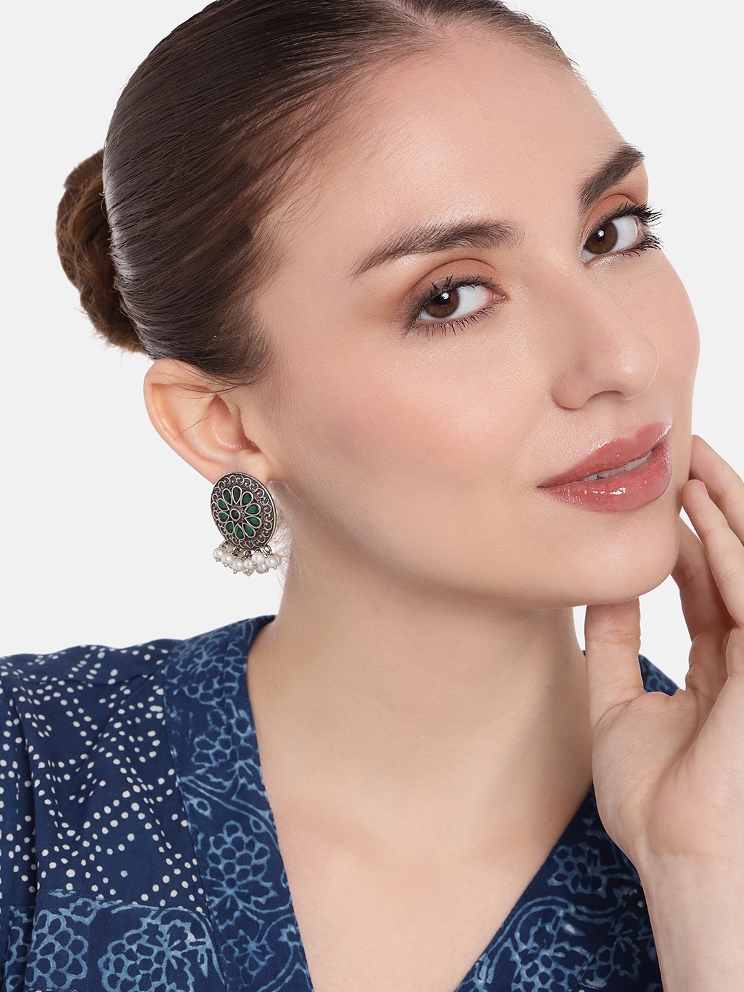 

AITIHYA Silver-Plated Stones-Studded & Beaded Circular Oxidised Studs Earrings